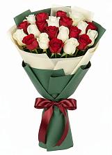 Букет Микс из красных и белых роз в Ершово