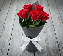 Букет 5 Красных роз Эдлесс Лав в Ершово