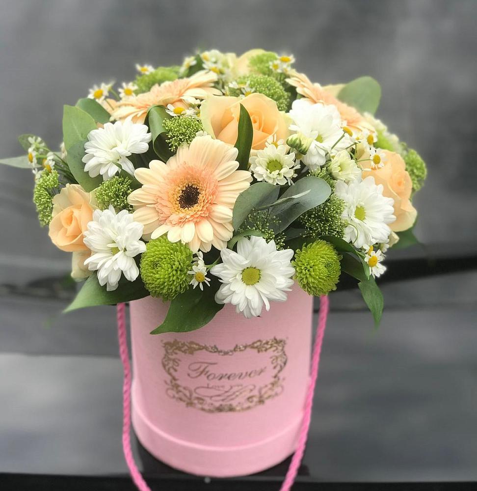 Цветочная композиция из Розы, Герберы и Хризантемы в шляпной коробке в Ершово